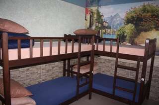 Хостелы Like Home Hostel Тирасполь Кровать в общем 6-местном номере для мужчин и женщин-6